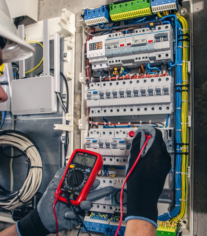 Dépannage et contrôle de tableau électrique par un électricien professionnel en électricité générale