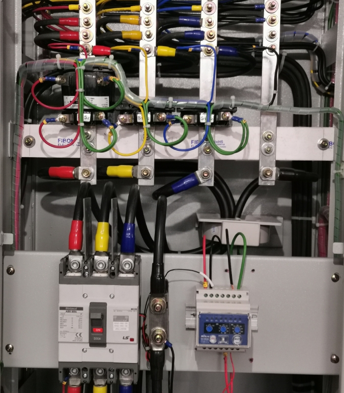 Installation et câblage d’armoire électrique professionnelle en électricité générale et distribution de puissance
